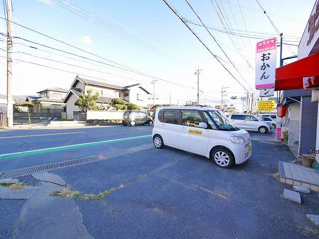 国道169号山町店舗の駐車場