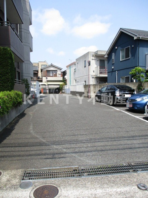 【駐車場】 | グランメゾン市野倉 | 駐車場があるので、車を買う予定の方も安心です