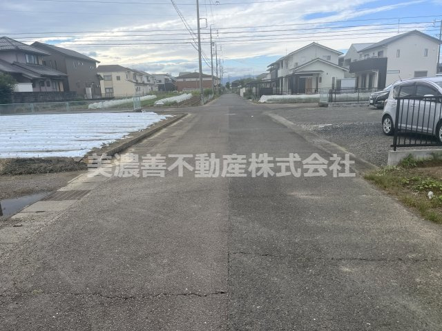 ５８１９８　岐阜市北島土地の前面道路含む現地写真