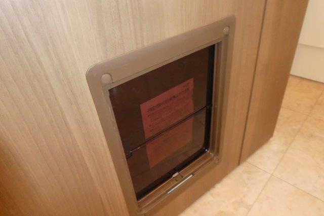 バーミィ・イツキBの設備|ペット用くぐり戸