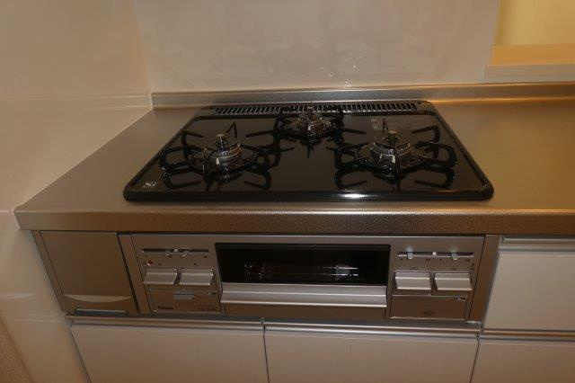 バーミィ・イツキBのキッチン|３口ガスコンロ