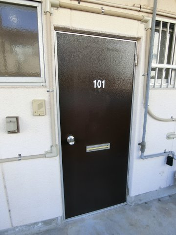 カクサン第1コーポの玄関