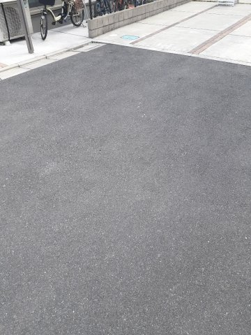 岡山2丁目　中古一戸建ての前面道路含む現地写真