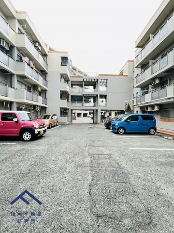 スカイマンション箱崎C棟の駐車場