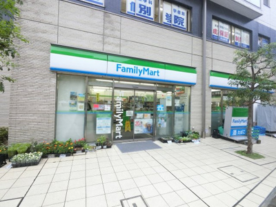 【周辺】 | クリオ黄金町 | 棟内１階にはファミリーマートが入っています。
深夜のお買物にもとても便利です。