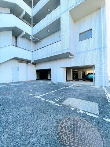 ファーネスト津屋崎ベイシティの駐車場