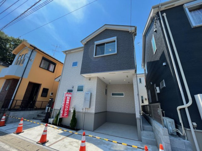 【外観】 | ♪家・具・付・販・売♪仲介手数料不要／ご見学OK！綾瀬市深谷中６丁目新築 | 本物件は家具付き（リビング・ダイニング）販売となっております(^_-)-☆家具配置されてますので、生活イメージも湧きやすくなっております(^^)/