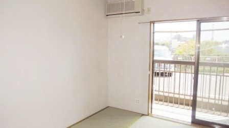 オリンファームの居間・リビング|風通りの良いお部屋です☆
