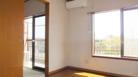 オリンファームの内装|6帖洋室です