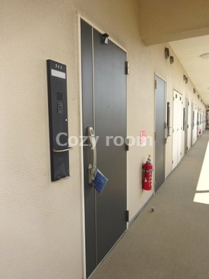 【その他共用部分】 | パークフラッツ江坂 | 落ち着いた玄関及び共有廊下です
