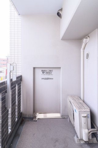 サヴォイザ・ブルネット　6階のバルコニー|別号室のものになります。現状優先。