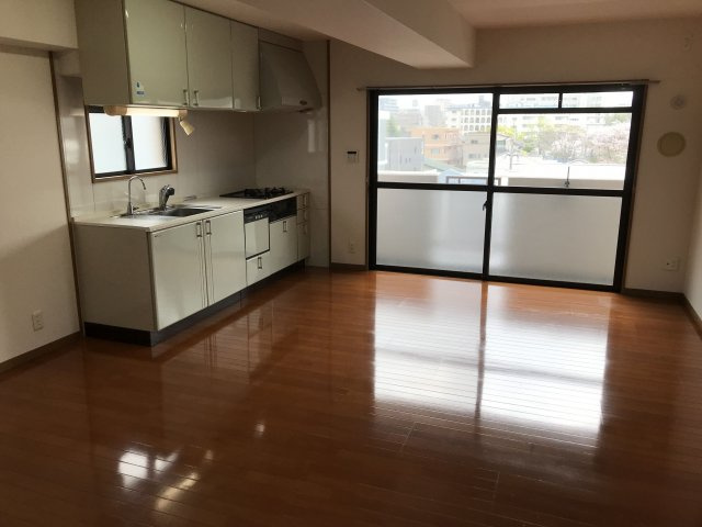 【居間・リビング】 | サザンヒル高宮 | 使いやすい居間です
