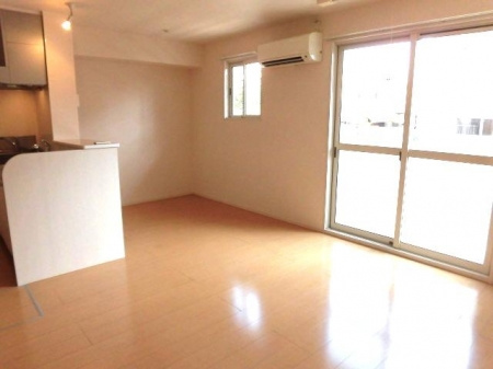 モンテカスカーダ【10，000円キャッシュバック対象物件】の居間・リビング|こちらのリビングで趣味の時間をお楽しみください