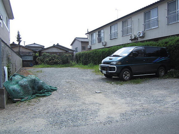 高良ハイツの駐車場