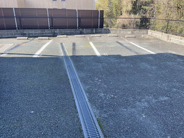 ルミエールの駐車場