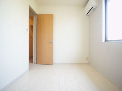 【寝室】 | メゾンスターベストＢ | 快適に過ごせるエアコンが付いています♪