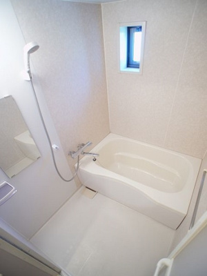 【浴室】 | メゾンスターベストＢ | 換気できる窓があります♪