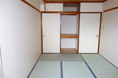 【和室】 | オリーブハウス船橋 | 和室をバルコニー側から