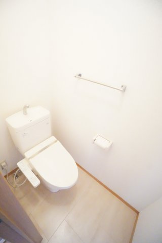 【トイレ】 | IS・若葉 B | ※同物件・反転タイプの写真です。