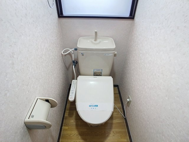 春アパートのトイレ