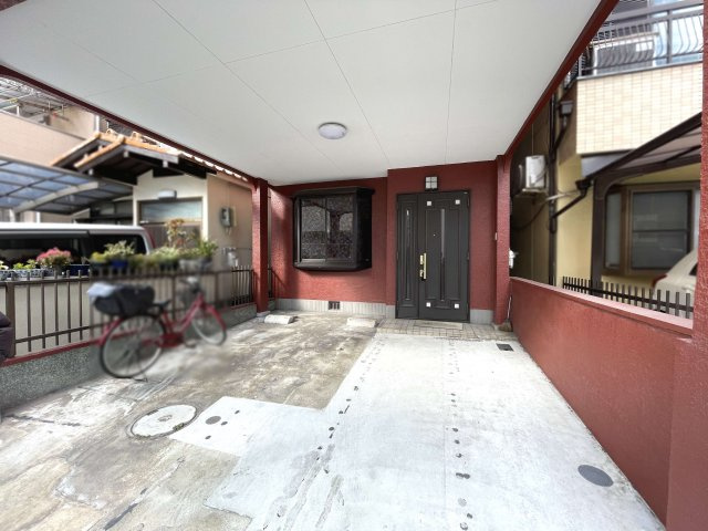 堺市堺区柳之町西２丁の中古一戸建の駐車場