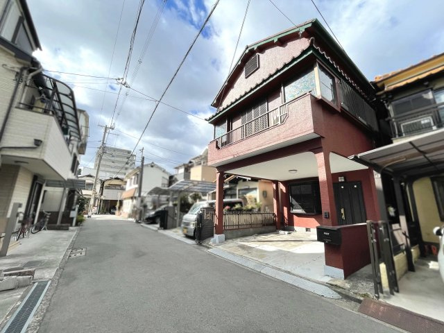 堺市堺区柳之町西２丁の中古一戸建の前面道路含む現地写真