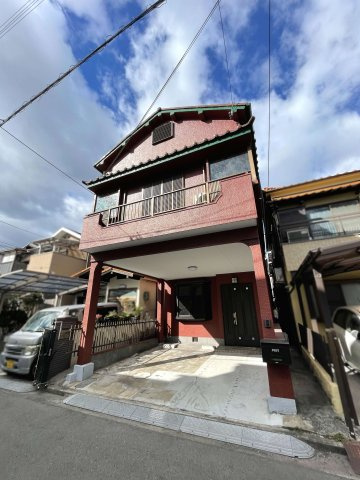 堺市堺区柳之町西２丁の中古一戸建の外観|ハイルーフ車駐車可能です。自転車やバイクも風雨から守れます