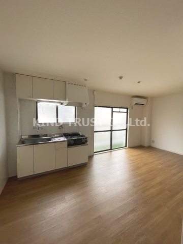 シャンブル淀の居間・リビング|こちらの居間で趣味の時間をお楽しみください