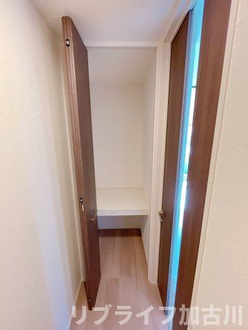 加古川市平岡町新在家のアパートの収納|101号室参照