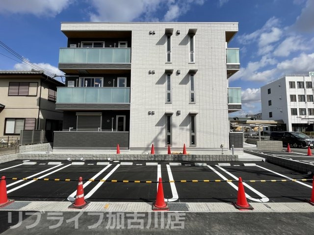 加古川市平岡町新在家のアパートの駐車場