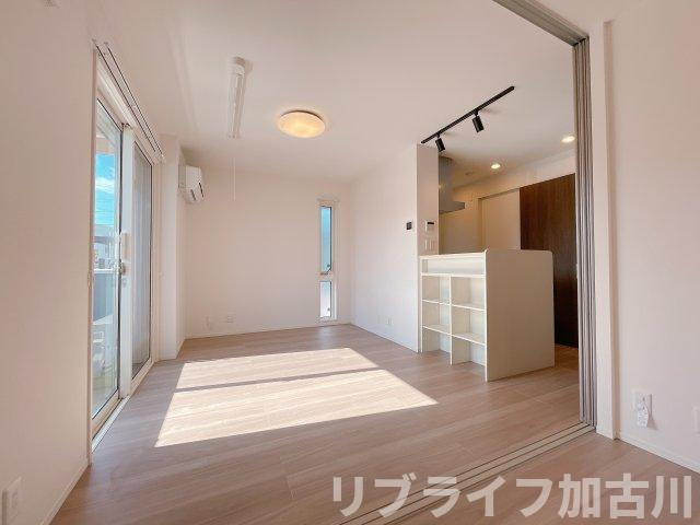 加古川市平岡町新在家のアパートの居間・リビング|101号室参照