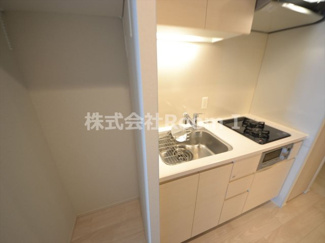 【設備】 | ＯＰＵＳ　ＲＥＳＩＤＥＮＣＥ　ＳＨＩＮＳＡＩＢＡＳＨＩ　ＳＯＵＴＨ | 冷蔵庫置場です。