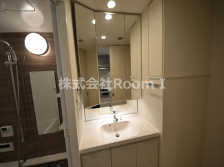 【洗面所】 | ＯＰＵＳ　ＲＥＳＩＤＥＮＣＥ　ＳＨＩＮＳＡＩＢＡＳＨＩ　ＳＯＵＴＨ | 忙しい朝には欠かせない洗面所です