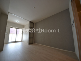 【洋室】 | ＯＰＵＳ　ＲＥＳＩＤＥＮＣＥ　ＳＨＩＮＳＡＩＢＡＳＨＩ　ＳＯＵＴＨ | 使い勝手のいい洋室です