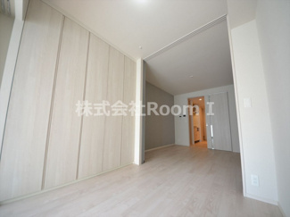 【寝室】 | ＯＰＵＳ　ＲＥＳＩＤＥＮＣＥ　ＳＨＩＮＳＡＩＢＡＳＨＩ　ＳＯＵＴＨ | 落ち着いた色調の寝室です