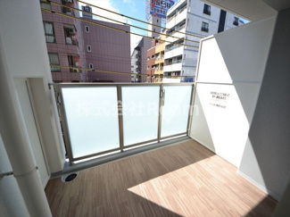 【バルコニー】 | ＯＰＵＳ　ＲＥＳＩＤＥＮＣＥ　ＳＨＩＮＳＡＩＢＡＳＨＩ　ＳＯＵＴＨ | バルコニーからの眺めを楽しみながら食事をしませんか