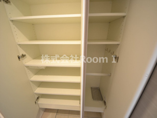 【玄関】 | ＯＰＵＳ　ＲＥＳＩＤＥＮＣＥ　ＳＨＩＮＳＡＩＢＡＳＨＩ　ＳＯＵＴＨ | 落ち着いた玄関です