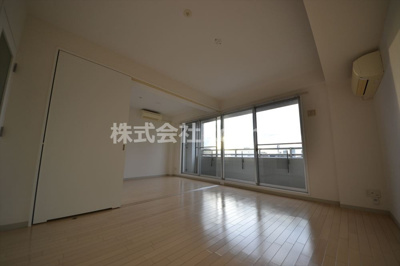 【洋室】 | ドゥーエ谷町 | 明るい洋室です