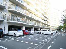 クローバーハイツ森小路二号棟の駐車場|敷地内駐車場あります（空き状況要確認）