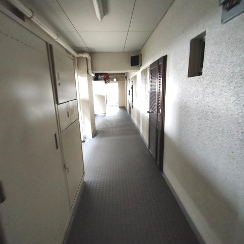 クローバーハイツ森小路二号棟のその他共用部分|玄関前通路
