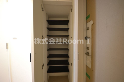 【玄関】 | セレニテ堺筋本町プリエ | 落ち着いた玄関ですシューズボックスです