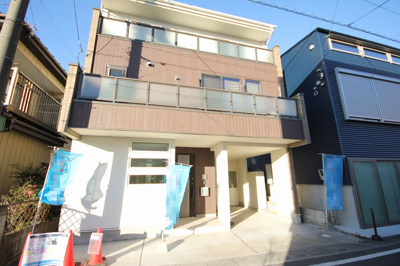 【外観】 | 戸ヶ崎2丁目2880 | 3階建ての全室南向きです