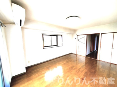 【居間・リビング】 | パールメゾンII | ゆったり過ごせる居間です