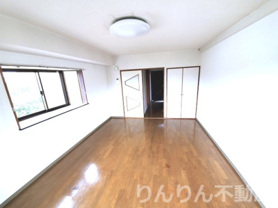 【居間・リビング】 | パールメゾンII | ゆったりとした居間です