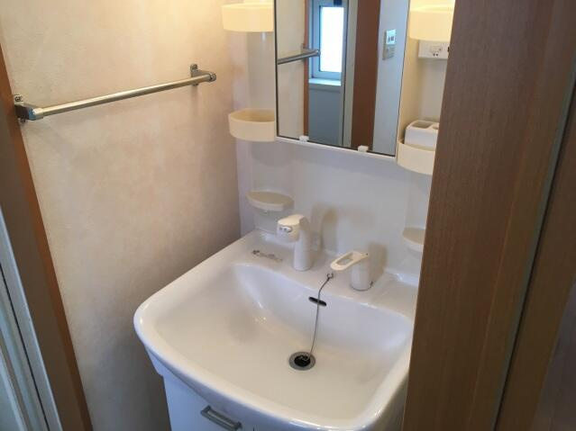 【洗面所】 | コンフォートベネフィス高宮２ | スペースが確保できる洗面所です