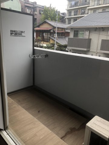 【バルコニー】 | エステートモア平尾ヒルズ | 外からの目が気にならないバルコニーで洗濯物が干せます