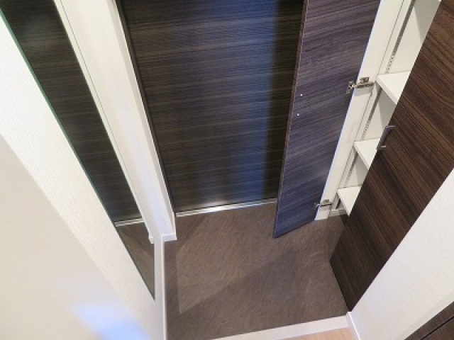 La　Douceur荒本の玄関