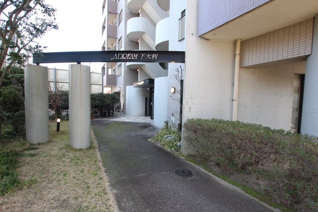アドリーム下大利のエントランス