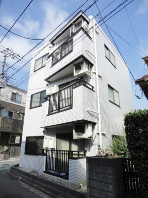 【外観】 | メゾンベニス | 東急東横線「大倉山」駅より徒歩9分！郵便局やコンビニが近くて便利な立地♪1フロア2住戸の3階建てマンションです♪