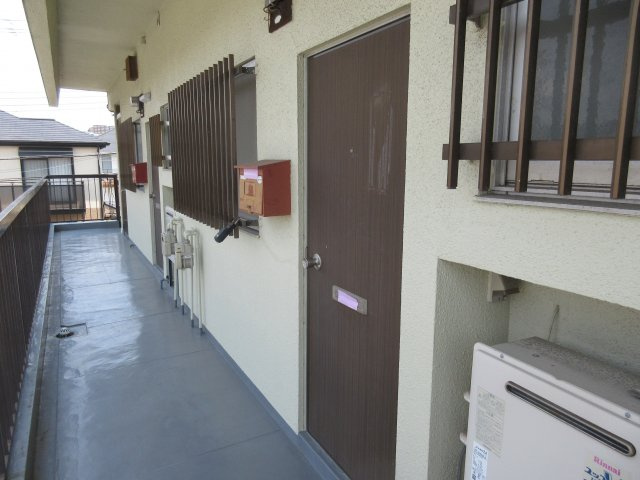 伊勢田マンションのロビー